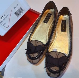Coach "Tipper" flats in excellent used condition